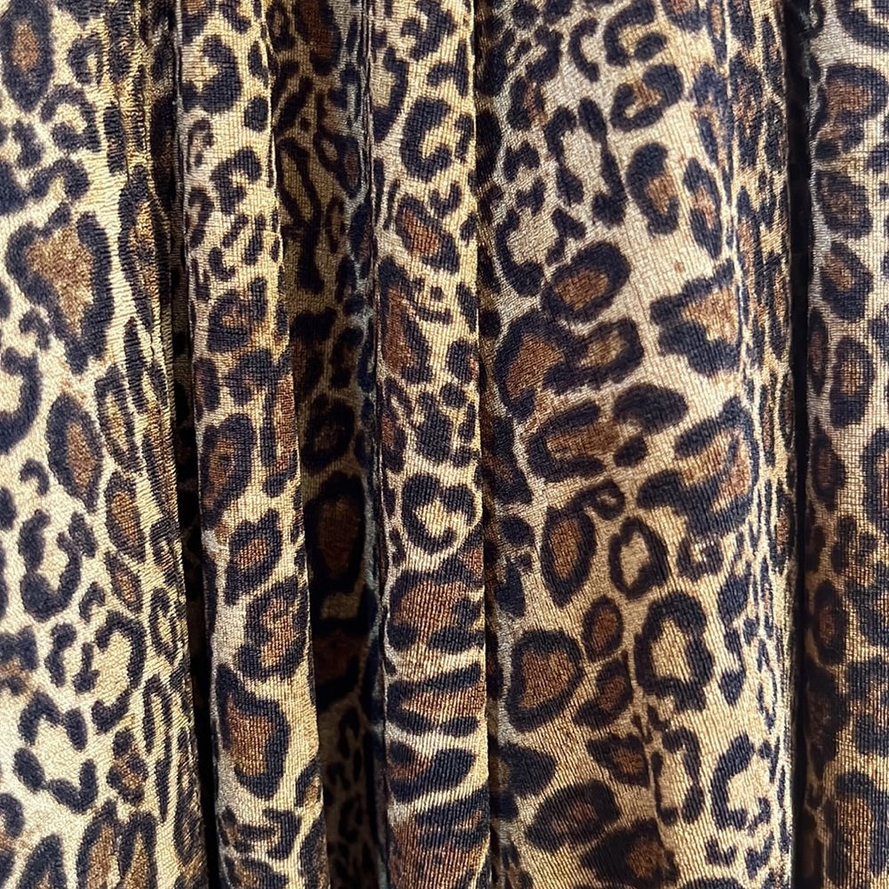 Soft Focus Leopard Print Open Front Throw Size 1x… - image 5